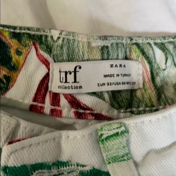 Zara pants with a tropical pattern - Picture 2 of 4